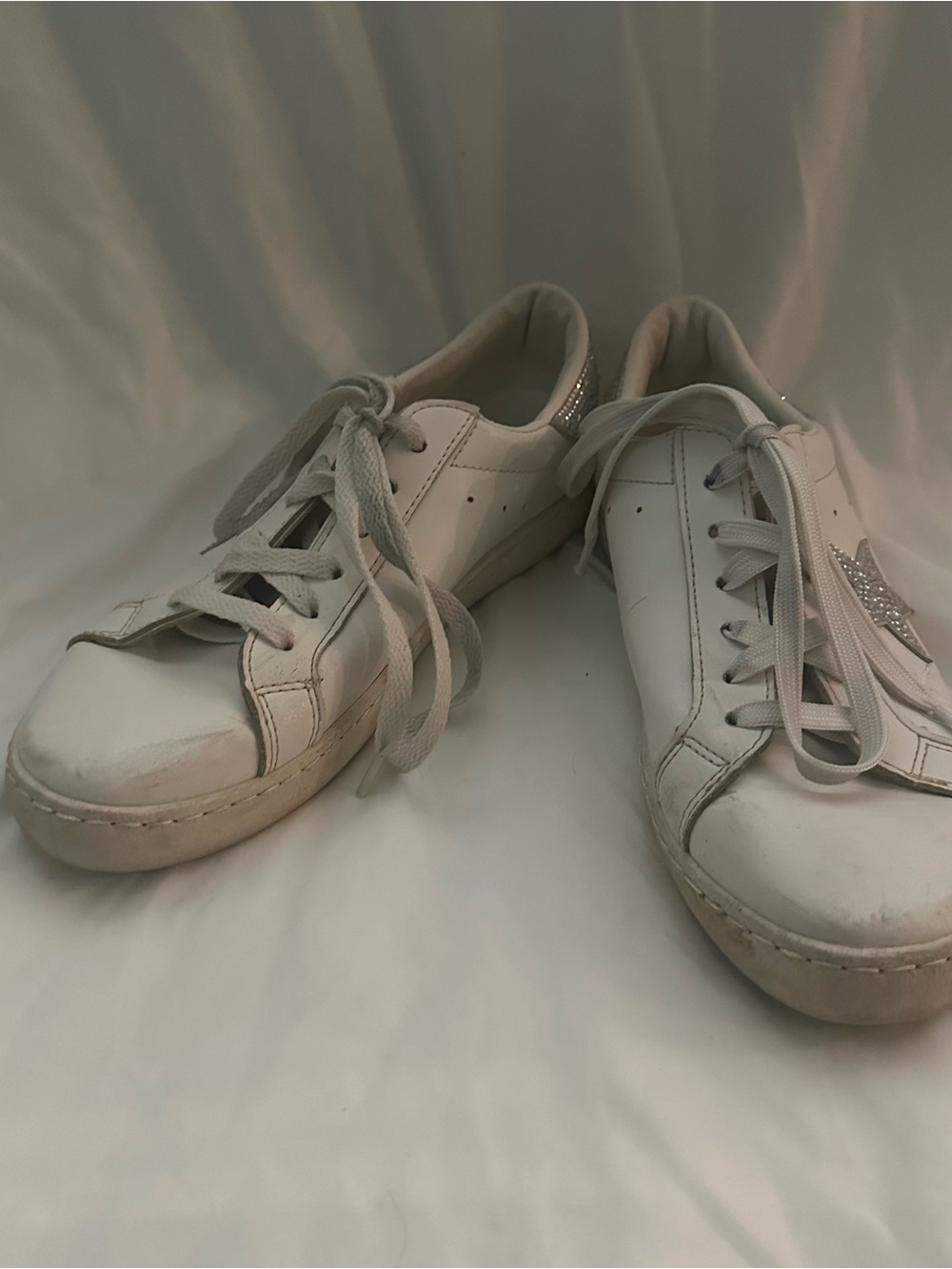 Vintage Havana White Women's Lace-Up Sneakers with Silver Star Accent 7.5